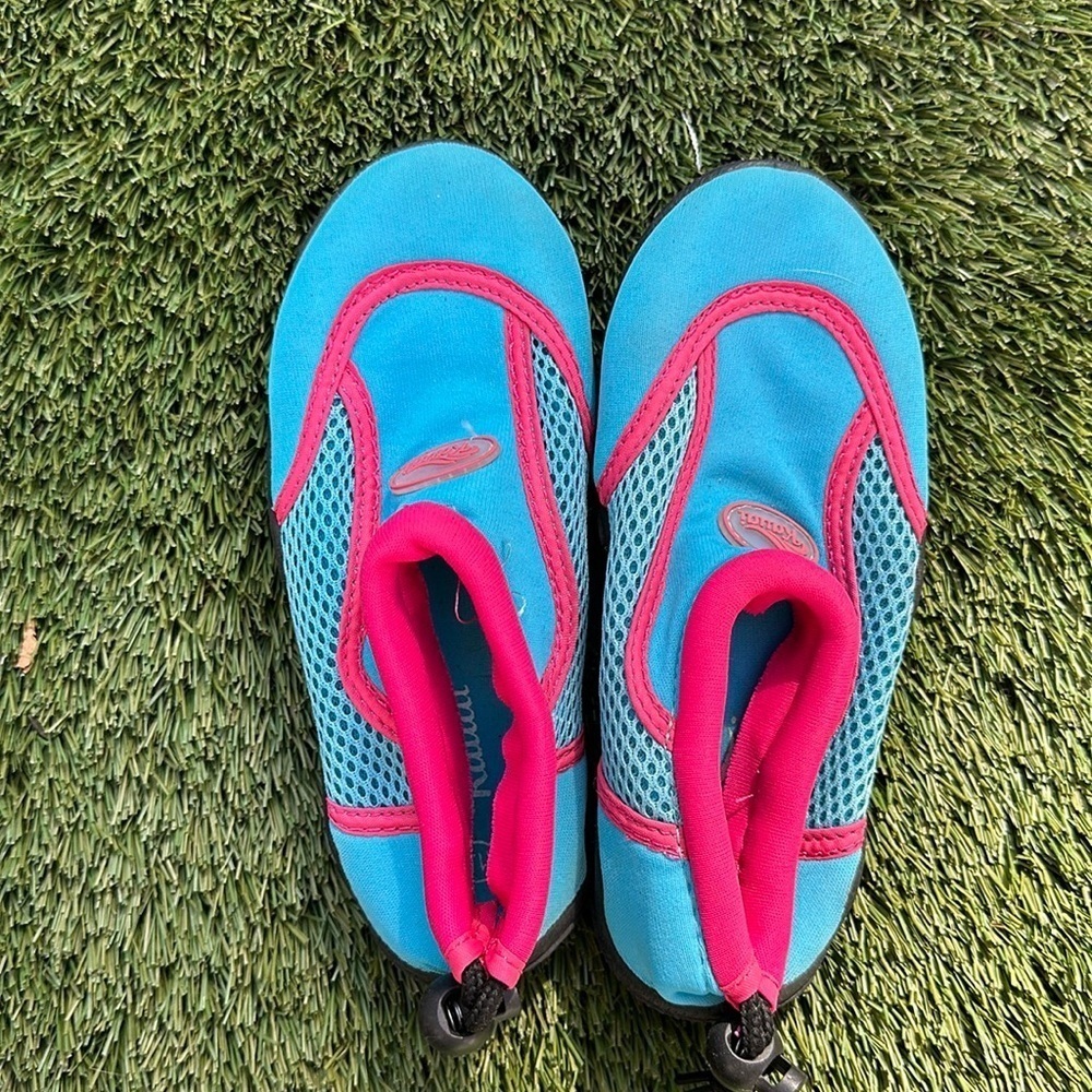 Kauai girls size 11.5 water shoes, pink and blue